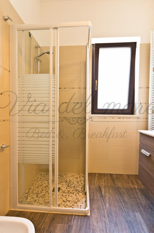 Viadelmare Rooms Monopoli Habitación foto