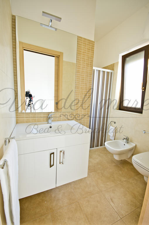 Viadelmare Rooms Monopoli Habitación foto