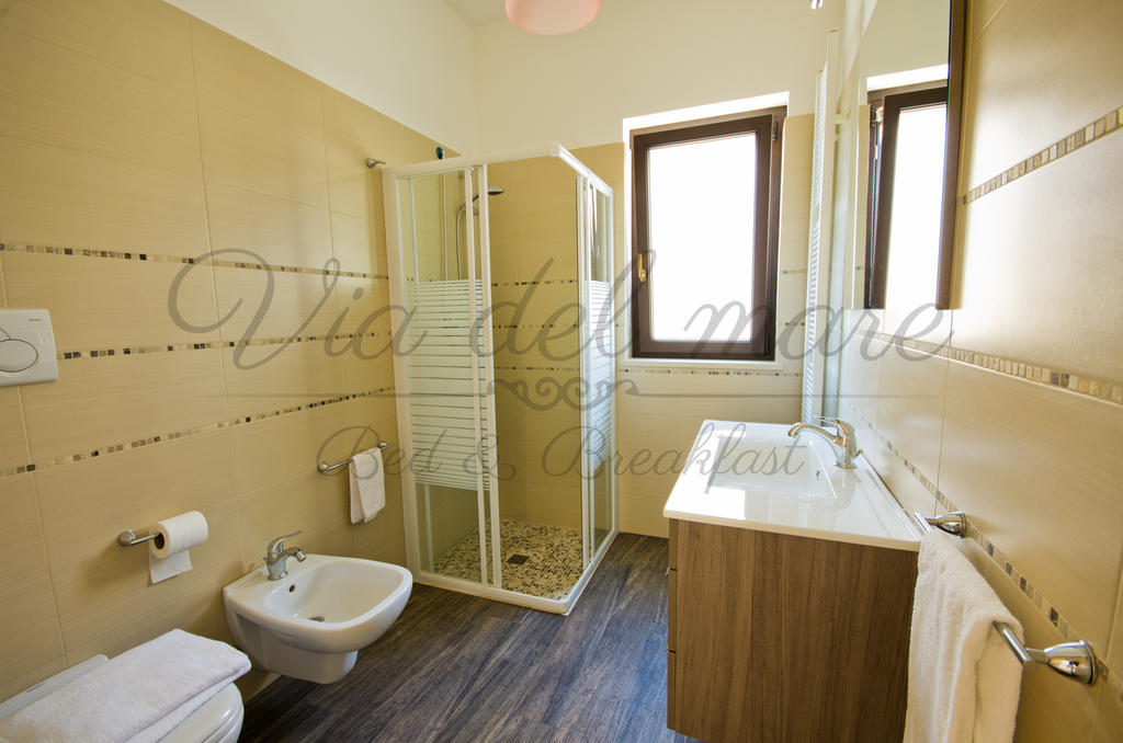 Viadelmare Rooms Monopoli Habitación foto